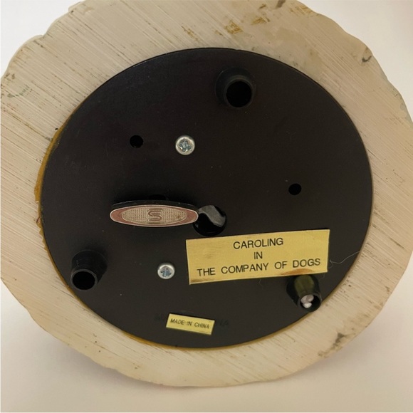 VINTAGE 90s Musical Snow Globe Caroling In The Company Of Dogs - Picture 5 of 5